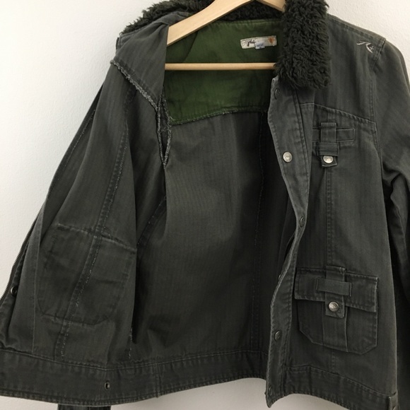 Faux Fur Collar Denim Jacket - Picture 11 of 14